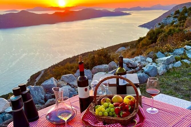 Authentic private viewpoint wine&dine tour - Brsečine and the private coastal viewpoint