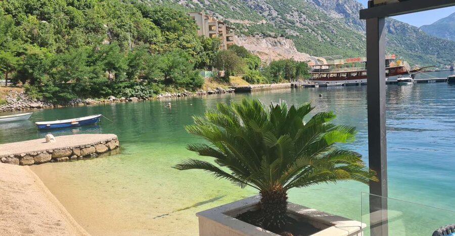 Blue Sea & Black Mountains - Montenegro - Leaving Dalmatia and crossing into Montenegro