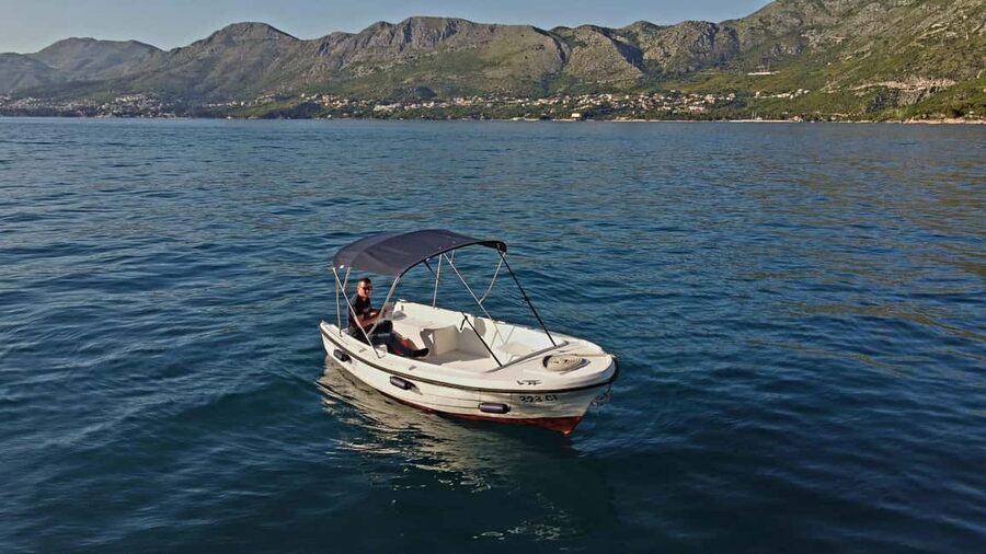 Cavtat: Boat Rental - Leaving Tiha Bay with the basics covered