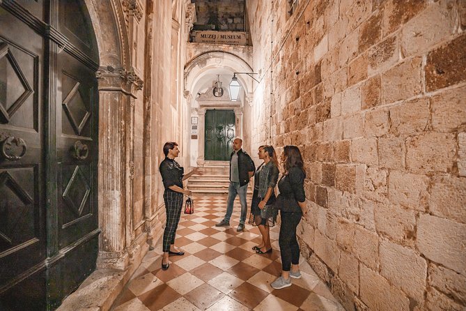 Dark Tales of the Old Town - What the 6 pm timing adds