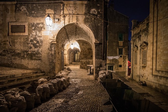 Dark Tales of the Old Town - Starting at Large Onofrio’s Fountain