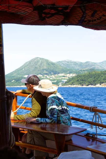 Dubrovnik: 6 hours Blue cave & Elaphiti with optional lunch - Life onboard and the small-group feel