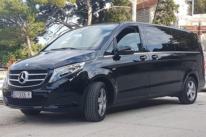 Dubrovnik airport transfer - Finding the driver inside the arrivals area