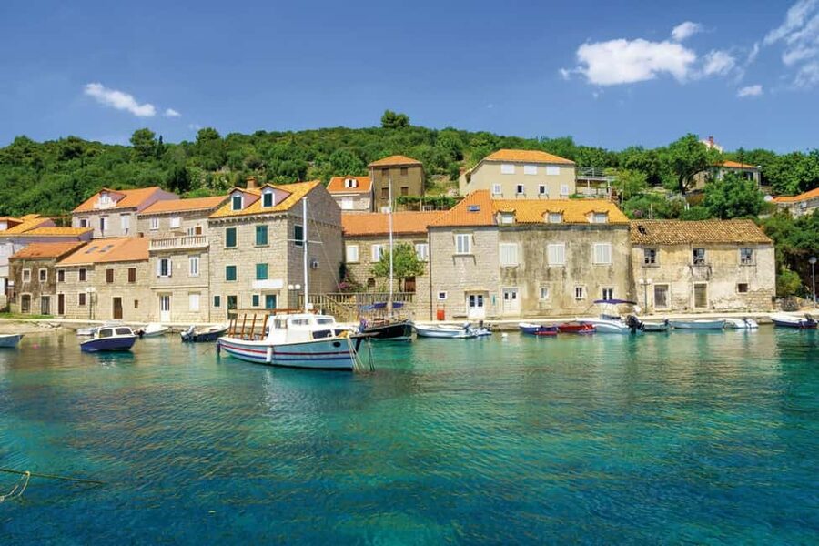 Dubrovnik: Best of the Elaphites by Catamaran - Lopud from 13:00: beach time with a long pause