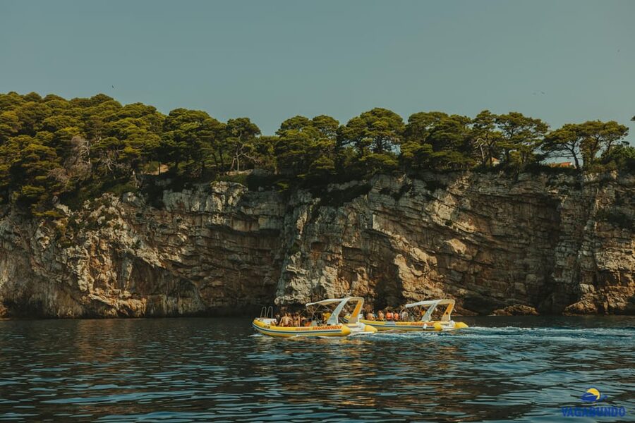 Dubrovnik: Blue Cave Afternoon Speedboat Tour with Drinks - What the guides add to the day