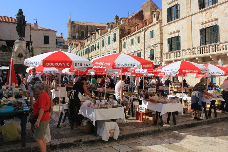 Dubrovnik: Cable Car, Walking Tour and City Walls Combo - Walking through the Old Town’s stone lanes