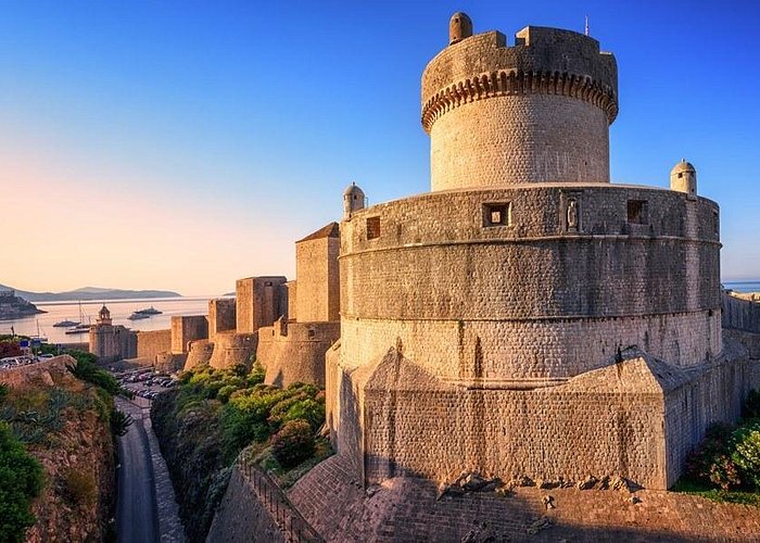 Dubrovnik City Walls Walking Tour (entrance ticket included) - Heat, crowds, and the challenge of standing