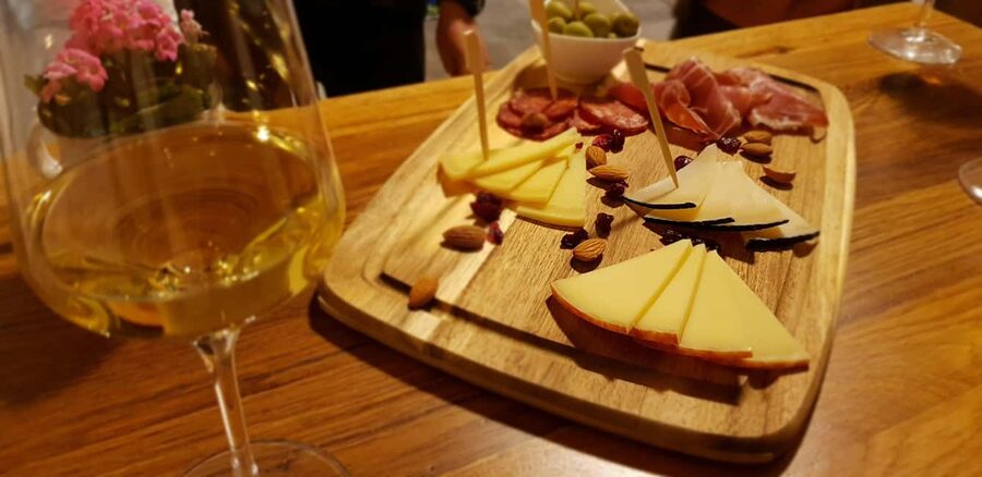 Dubrovnik: Croatian Food, Wine & Old Town Highlights Tour - First restaurant stop: risotto and a first taste of wine