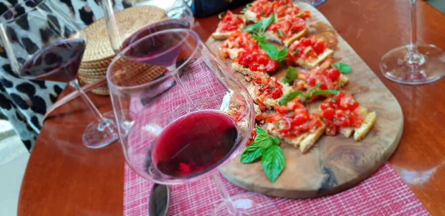 Dubrovnik: Croatian Food, Wine & Old Town Highlights Tour - How the three-hour pace feels