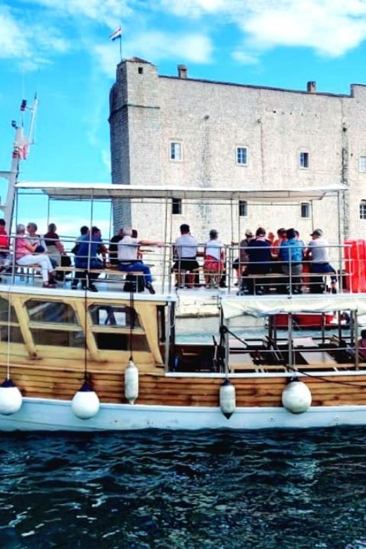 Dubrovnik: Elaphiti Islands Boat Cruise with Lunch & Drinks - Leaving Dubrovnik for the Elaphiti Islands