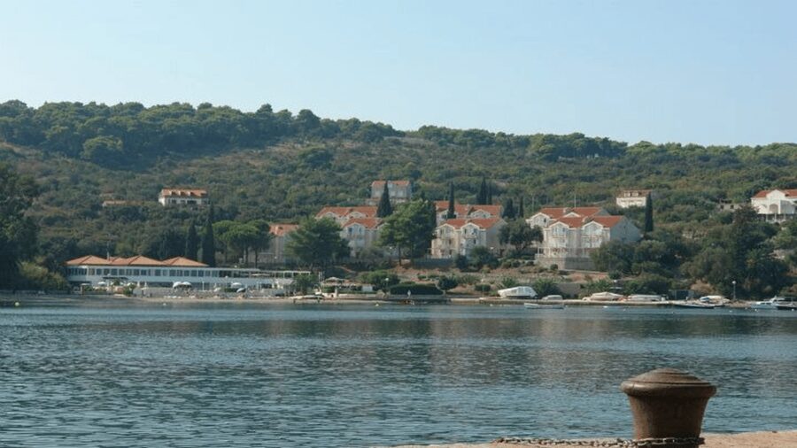 Dubrovnik: Elaphiti Islands Boat Cruise with Lunch & Drinks - Lopud and the walk to Šunj Beach