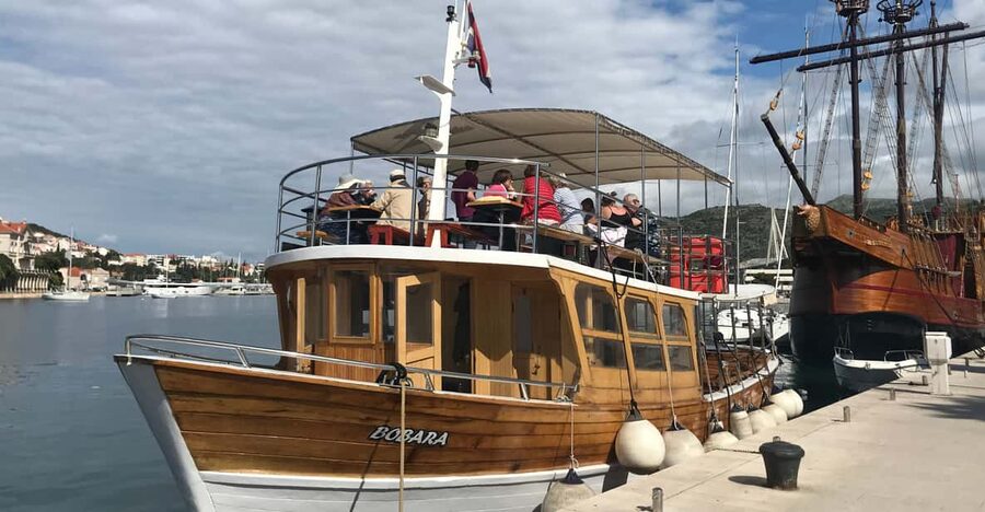Dubrovnik: Elaphiti Islands Boat Cruise with Lunch & Drinks - Koločep, the short first taste of island life
