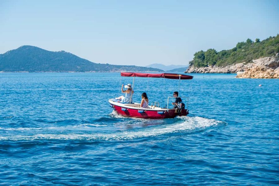 Dubrovnik: Elaphiti Islands Boat Rental - Taking control of a small boat near Dubrovnik