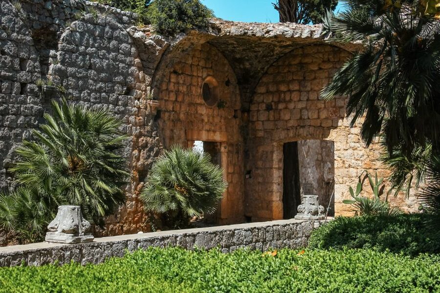 Dubrovnik: Epic Game of Thrones Tour + Lokrum & Saver Option - The ferry to Lokrum and the Qarth setting