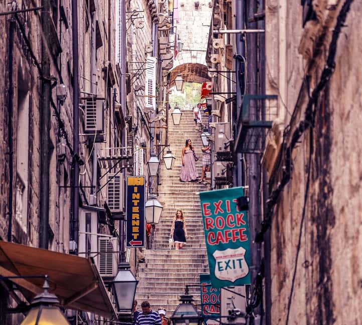 Dubrovnik for Kids: A Playful Family Walking Tour Experience - Pile Gate turns into a storybook entrance
