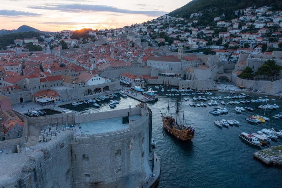 Dubrovnik: Galleon Sunset Cruise with a Live Guide & Drink - Why 90 minutes is about right
