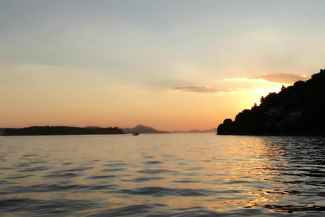 Dubrovnik: Golden Hour Sunset Cruise with Drinks - Drinks on board, but no dinner