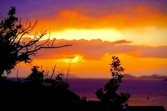 Dubrovnik: Golden Hour Sunset Cruise with Drinks - A friendly captain can shape the evening