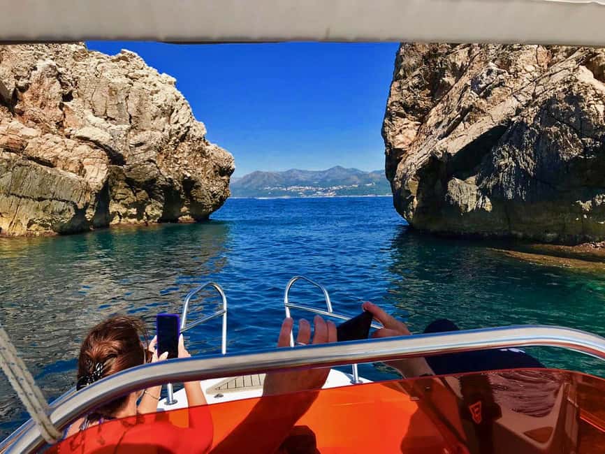 Dubrovnik: Half-Day Boat Tour to Elaphite Islands 4h - What the Blue Cave stop is really like