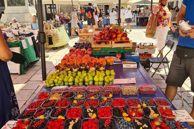 Dubrovnik History Tour + Local Shop Experience (Small Group) - Onofrio Fountain and the Franciscan Monastery
