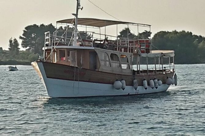 Dubrovnik Islands Boat Tour with Lunch and Unlimited Drinks - Unlimited drinks, with one important caution