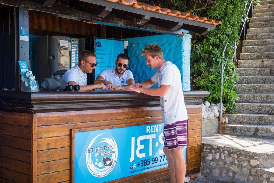 Dubrovnik: Jet Ski Rental - Finding the meeting point and preparing for spray