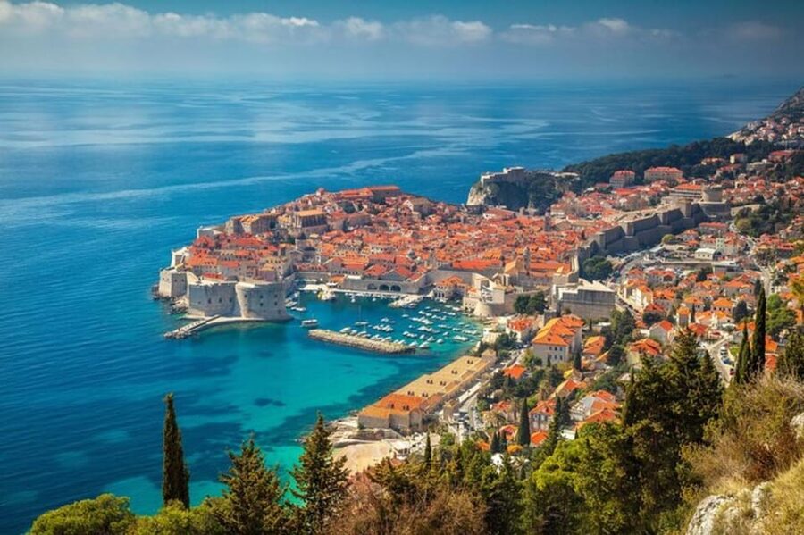 Dubrovnik : Must-See Private Walking Tour With A Guide - What the private format is really worth