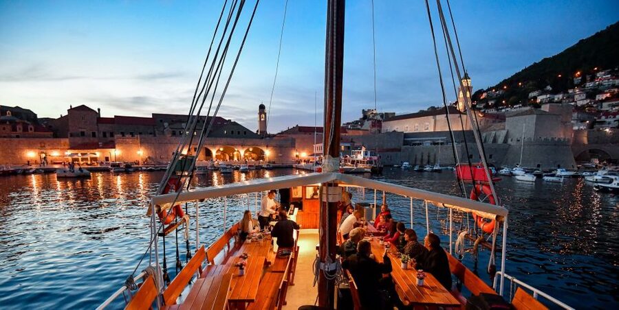 Dubrovnik: Old Town Cruise with Lunch - Lunch with sea bass and local wine
