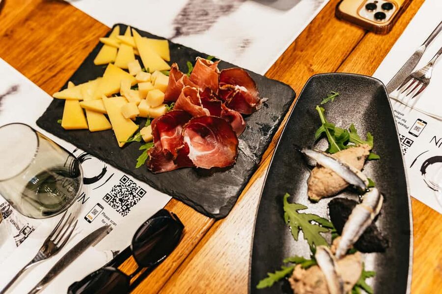 Dubrovnik: Old Town Food Tour - Stories, landmarks, and the local angle