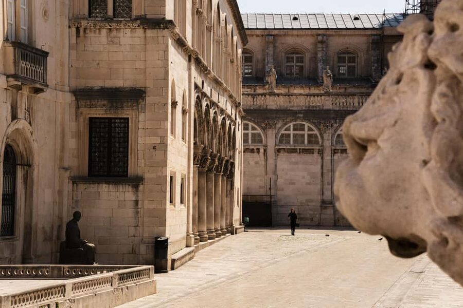 Dubrovnik Old Town History Tour: Early & Late Start - Finishing by the harbor