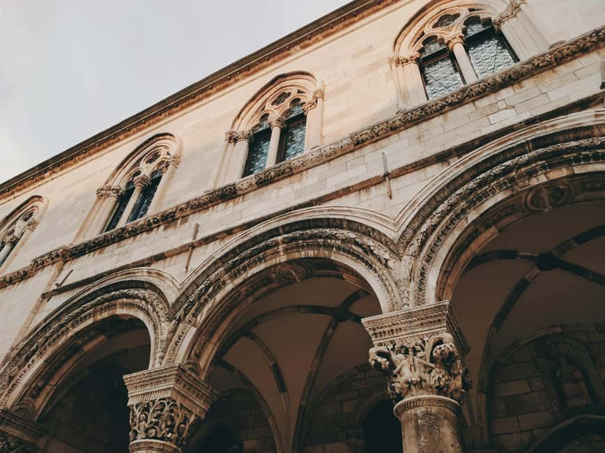 Dubrovnik Old Town History Tour: Early & Late Start - What makes the guide important