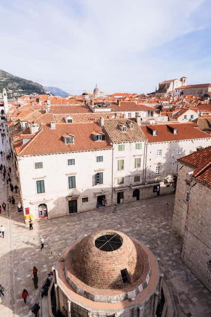 Dubrovnik Old Town: Night tour with History, Wine & Bites - Pile Gate and the first look at the medieval city