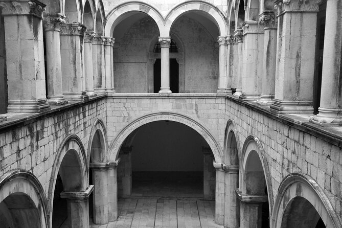 Dubrovnik Old Town: Small-Group Walking Tour With A Local - Stradun, St. Roch, and the aqueduct fountain