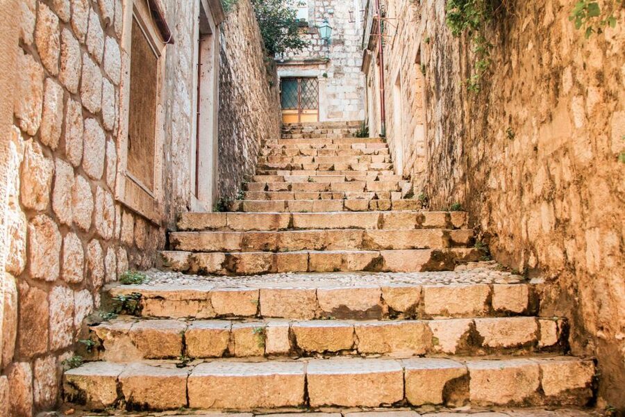 Dubrovnik: Old Town Walking Tour - Gundulićeva poljana, the cathedral, and the Old Port