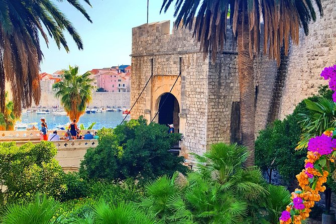 Dubrovnik: Old Town Walking Tour - Walking through the Old Town for 25 minutes