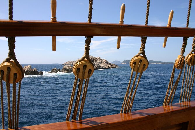 Dubrovnik Old Town Walking Tour and Cruise with Karaka - Why taking the tour before exploring alone helps