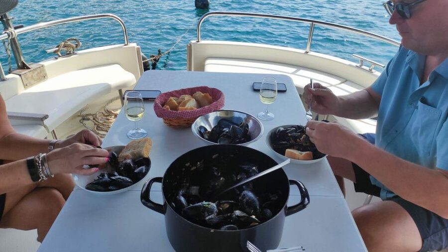 Dubrovnik: Oyster, Mussles, and Wine Tasting Tour in Ston - Ston walls, salt pans, and a tight free hour