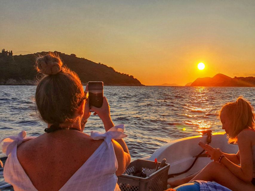 Dubrovnik: Private Boat Cruise at Sunset with Champagne - Meeting at the Old Town Port