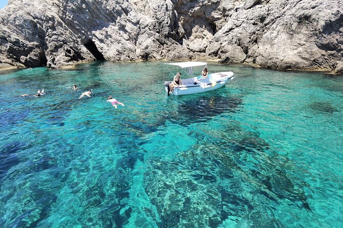 Dubrovnik Self-Drive Boat Rental for up to 6 People - Learning to drive the boat