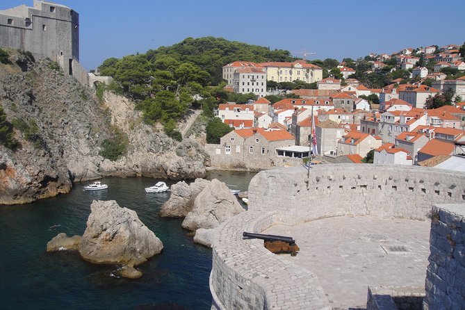 Dubrovnik Shore Excursion: City Walls Walking Tour (entrance ticket included) - Meeting at Pile Gate and getting oriented