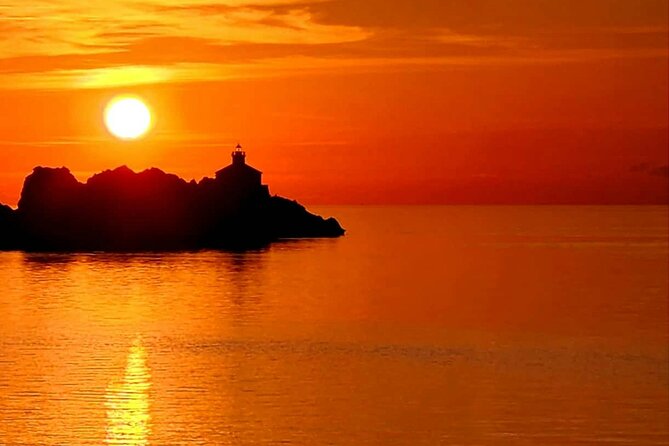 Dubrovnik Sunset Catamaran Cruise with drinks - Sunset light on the Dubrovnik rooftops