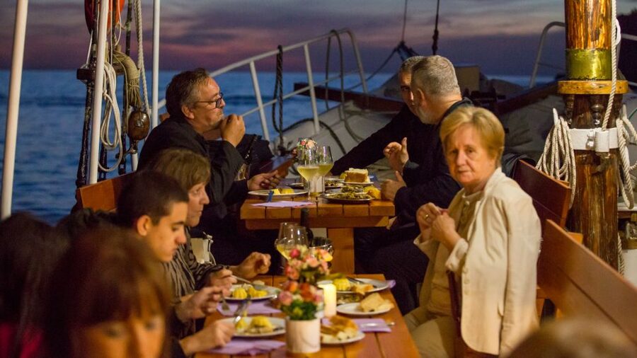 Dubrovnik: Sunset Dinner Cruise around the Old Town - Who should book this Dubrovnik sunset cruise?