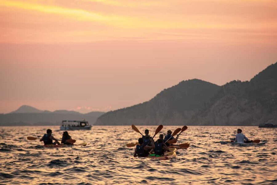 Dubrovnik: Sunset Kayaking and Snorkeling Tour - Why Dubrovnik looks better from a kayak