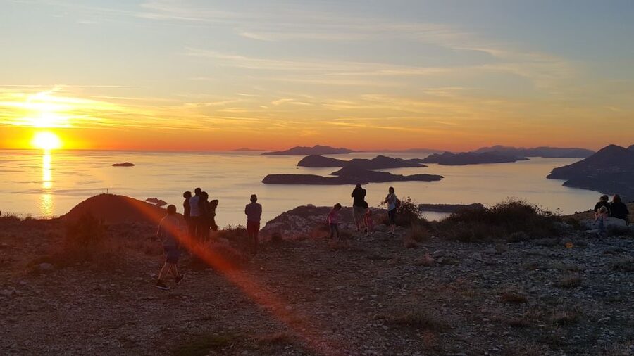 Dubrovnik: Sunset Panorama Tour with Glass of Wine - Who should book this sunset outing?