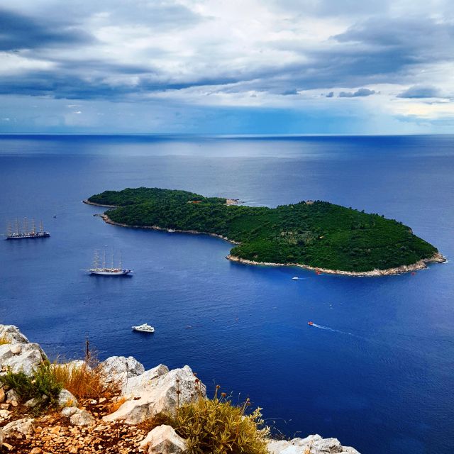 Dubrovnik: Sunset Panorama Tour with Glass of Wine - The climb to Fort Imperial on Mount Srđ