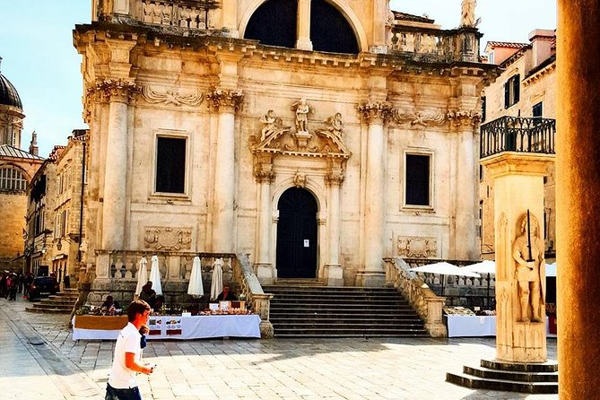 Dubrovnik walking history tour - Orlando’s Column and the idea of Dubrovnik’s freedom