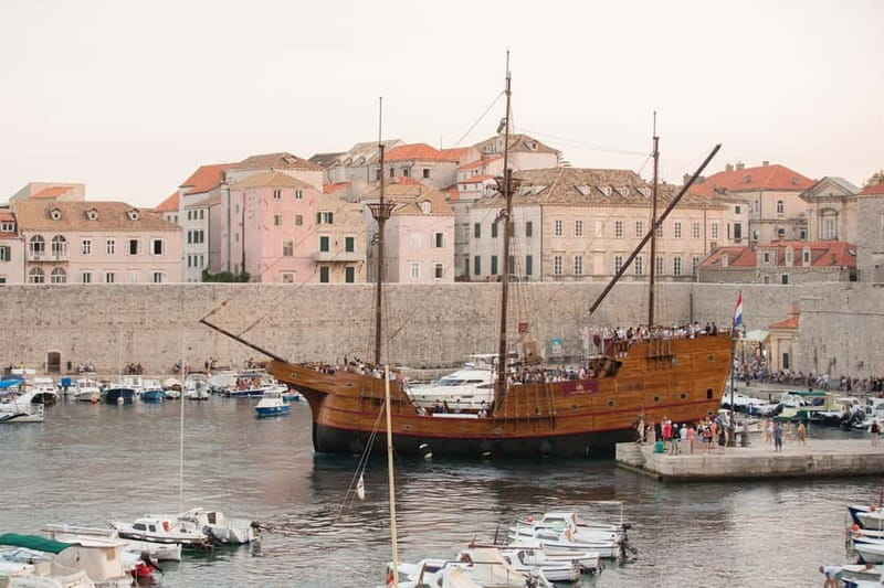 Dubrovnik walking tour and cruise on Karaka ship - The biggest strength, and the main limitation