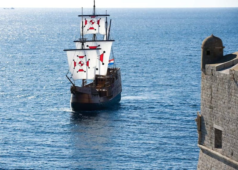 Dubrovnik walking tour and cruise on Karaka ship - The 45-minute cruise along Dubrovnik’s coast