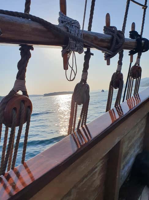 Dubrovnik walking tour and cruise on Karaka ship - What the $40 price really covers