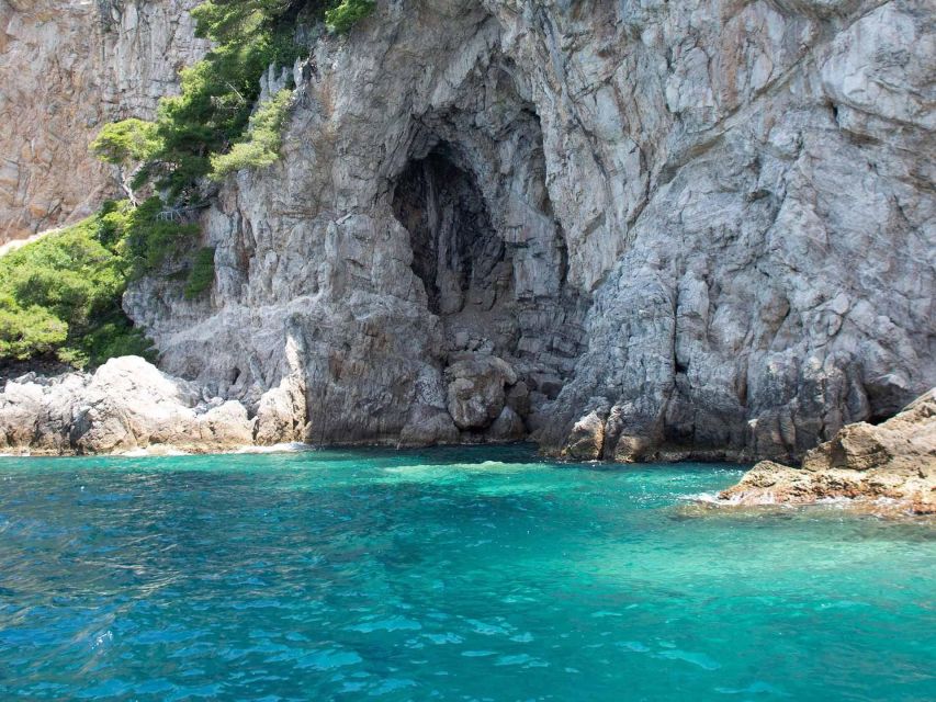 Elaphite Islands Cruise and Blue Cave Snorkeling Boat Tour - Getting to the boat from Dubrovnik